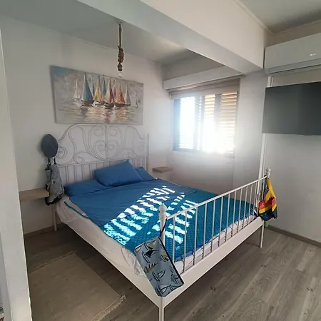 Danit Apartmnt By The Sea Apartment Zygi